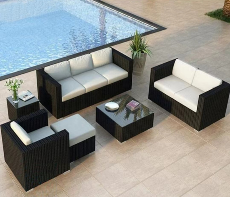 Achetez ce salon de jardin en rotin tressé modulable, idéal pour créer un espace de détente sur mesure en terrasse ou en bord de mer.