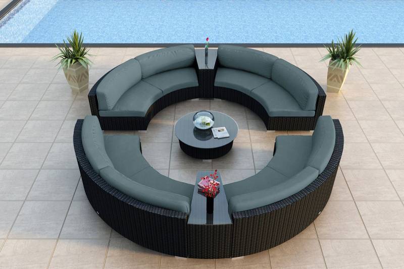 Achetez un salon de jardin circulaire au charme raffiné, parfait pour créer un espace convivial et haut de gamme en plein air.