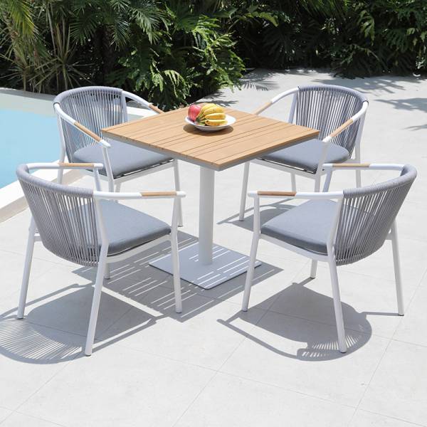 Acheter cet ensemble 4 places, alliance parfaite d’élégance et de résistance pour vos repas en terrasse, balcon ou jardin.