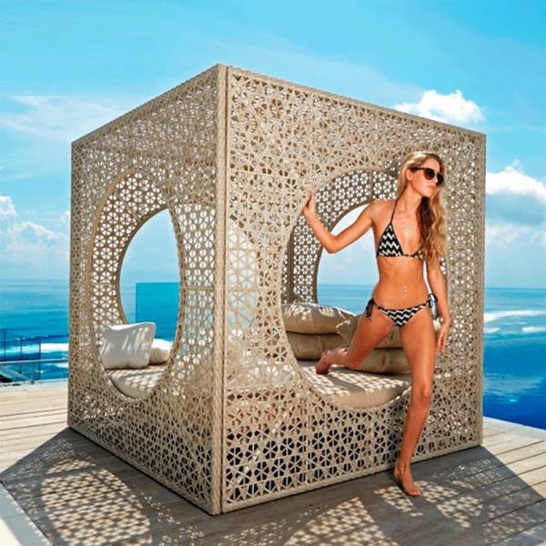 Offrez-vous un coin de paradis — achetez ce daybed sculptural et transformez votre extérieur en refuge élégant et confortable