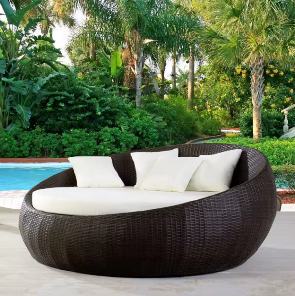 Un cocon d’élégance pour vos extérieurs méditerranéens. Acheter ce daybed, c’est s’offrir un moment de détente absolue sous le soleil du Sud.