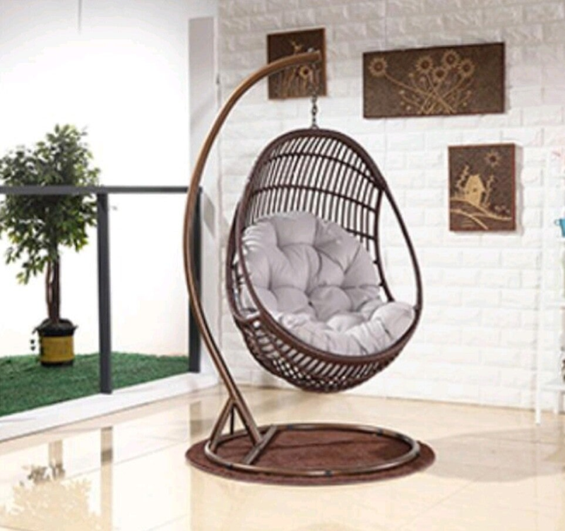 Acheter une chaise cocon suspendue en rotin avec coussins à Toulon, Antibes ou Montpellier