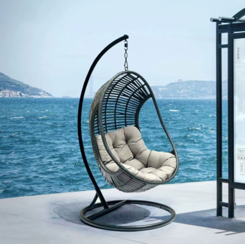 Acheter une chaise cocon suspendue en rotin avec coussins à Toulon, Antibes ou Montpellier